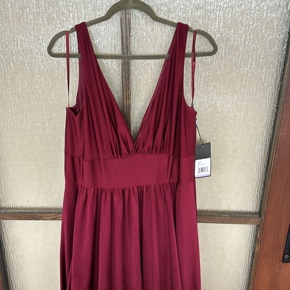 La Femme Empire waist deep v neckline gown size 20. NWT - Picture 7 of 11